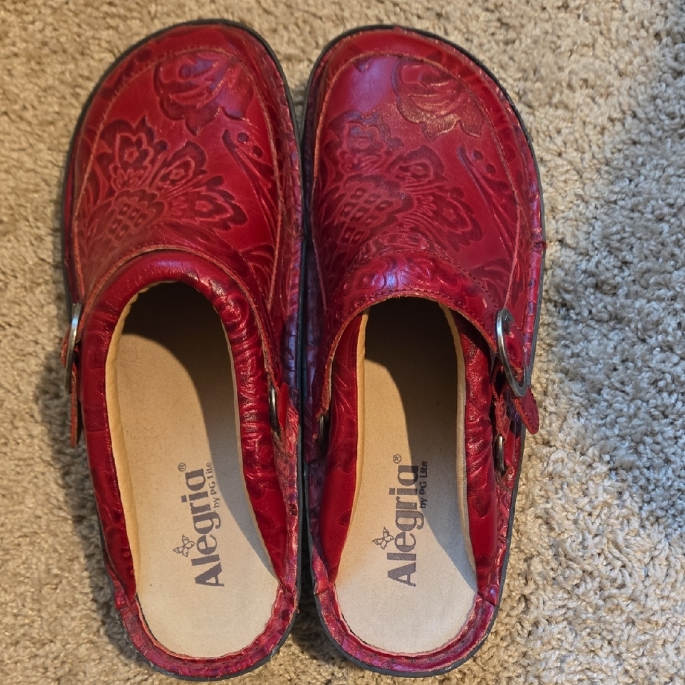 Alegria Red Embossed Slip-On Seville Yeehaw Clogs Size 40